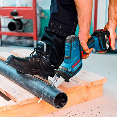 Акумуляторна шабельна пила Bosch GSA 18 V-LI C Professional, 2 акб 5 Ah