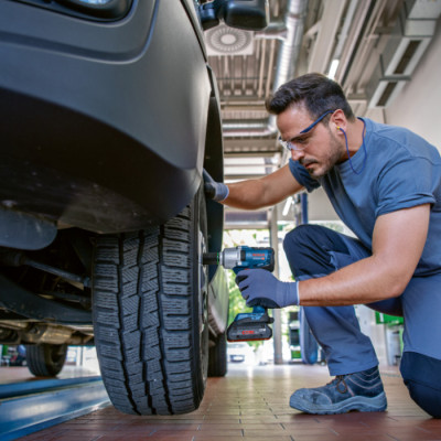 Акумуляторний ударний гайковерт Bosch Pro GDS 18V-450 PC, з 2 акб 4 Ah та з/п GAL 18V-40, у L-Bохх 136 Акумуляторний ударний гайковерт Bosch Pro GDS 18V-450 PC, з 2 акб 4 Ah та з/п GAL 18V-40, у L-Bохх 136